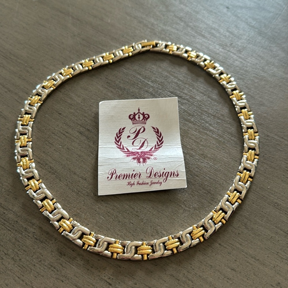 Premier design necklace